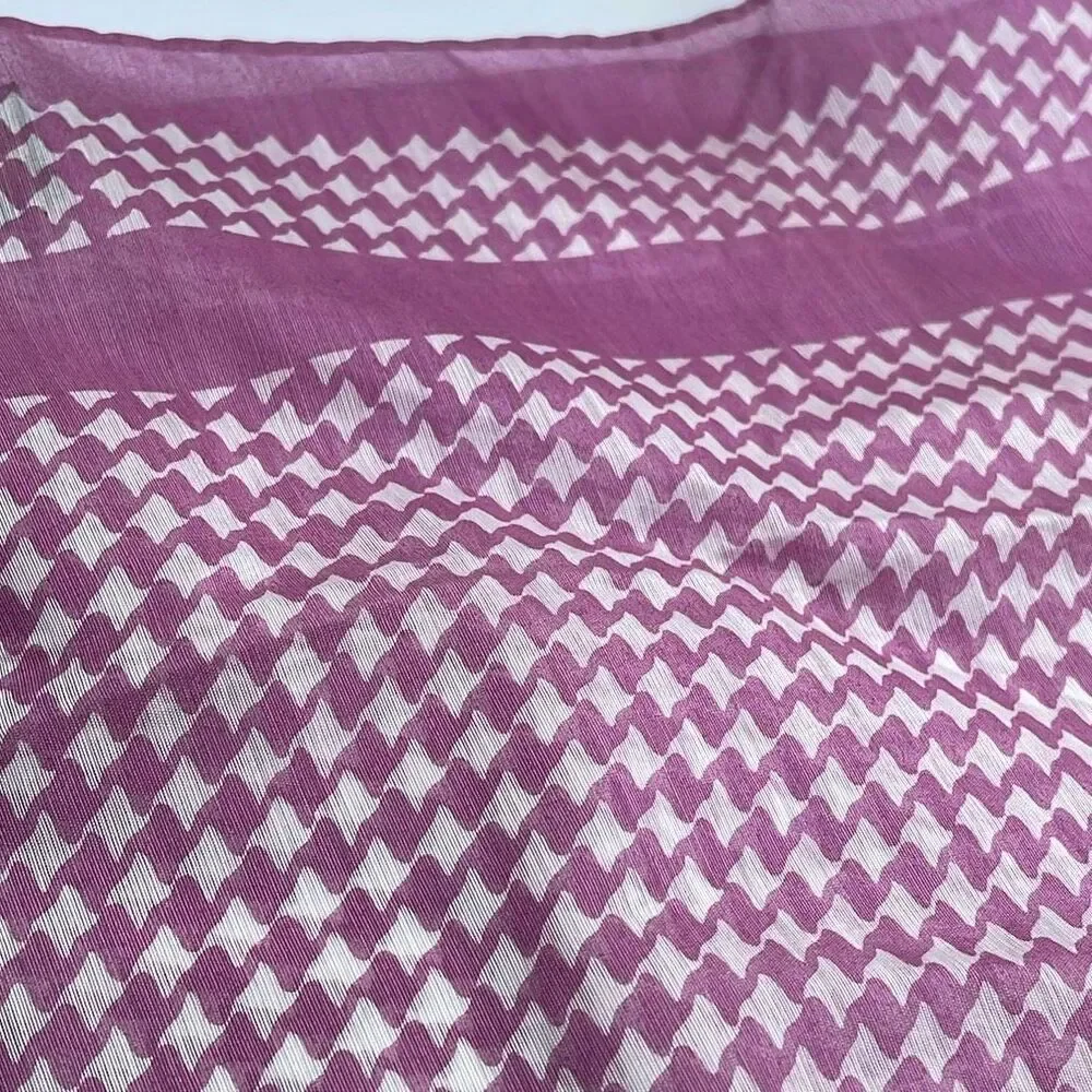 Vintage 100% acetate houndstooth hand rolled 21” X21” scarf.